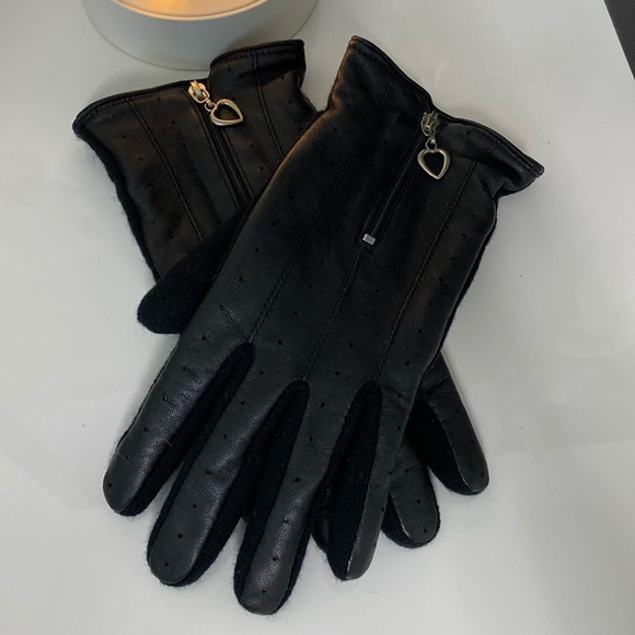 Black 100% leather/lamb wool women’s gloves zipper detail and heart 💜 charm Med. - Picture 3 of 8